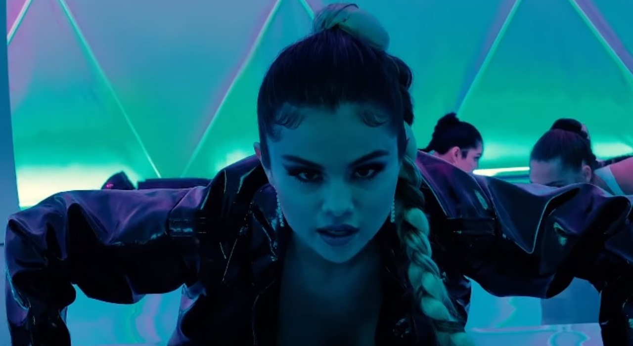 Selena Gomez barra a si mesma em estreia de Look At Her Now com liderança de Lose You To Love Me no iTunes