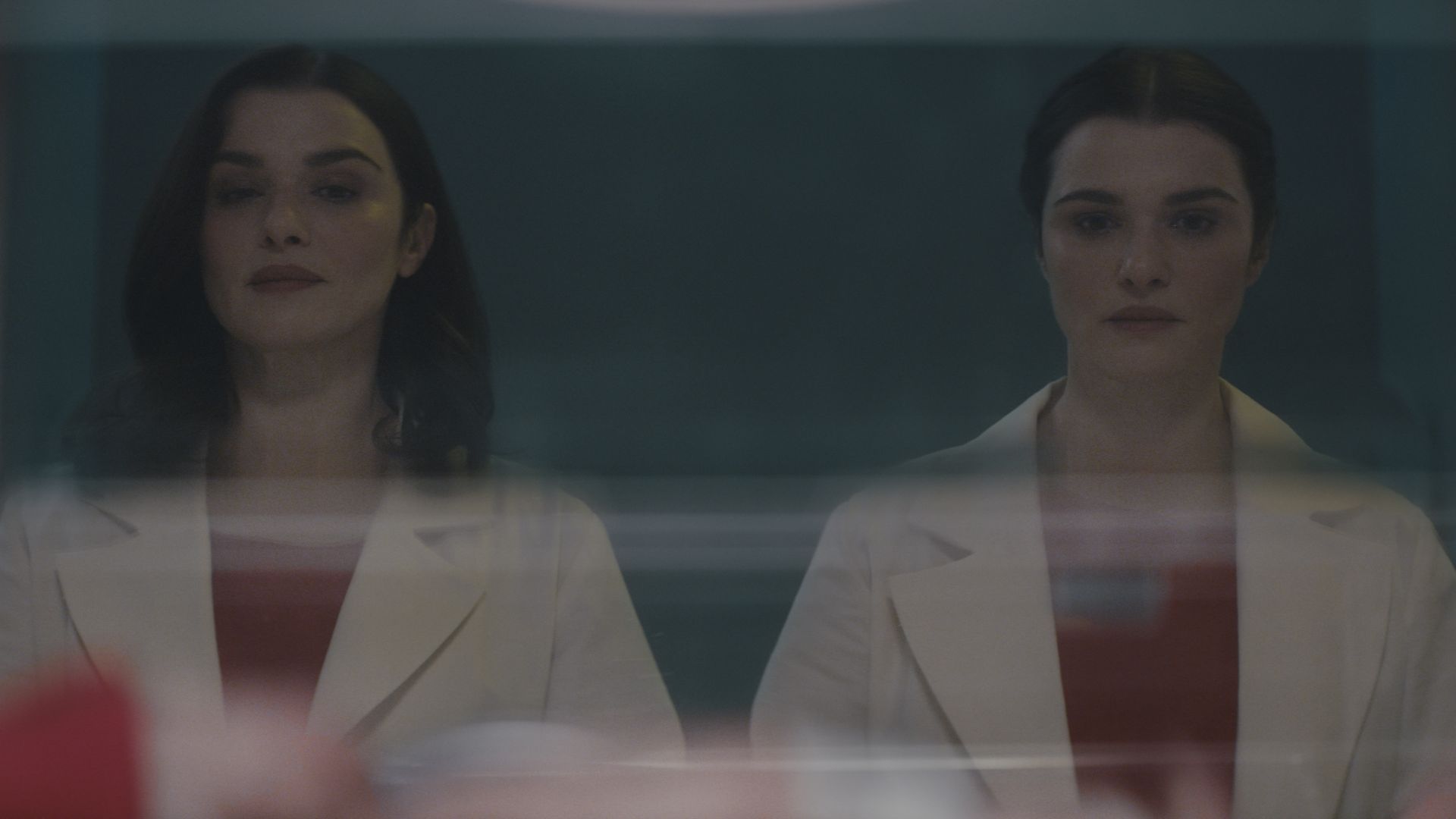 Série que adapta clássico de David Cronenberg ganha imagens e data de estreia; veja