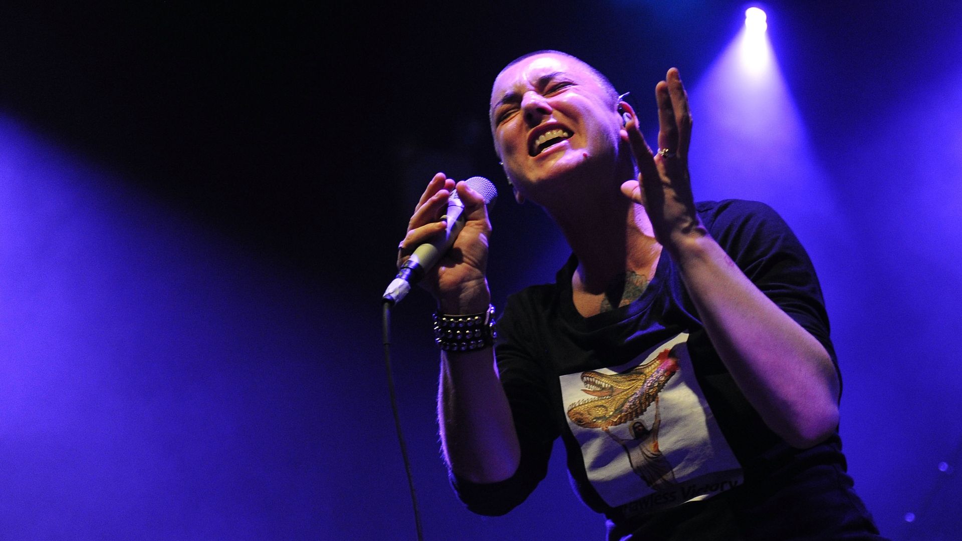 Sinead O’Connor, cantora irlandesa de “Nothing Compares 2 U”, morre aos 56 anos