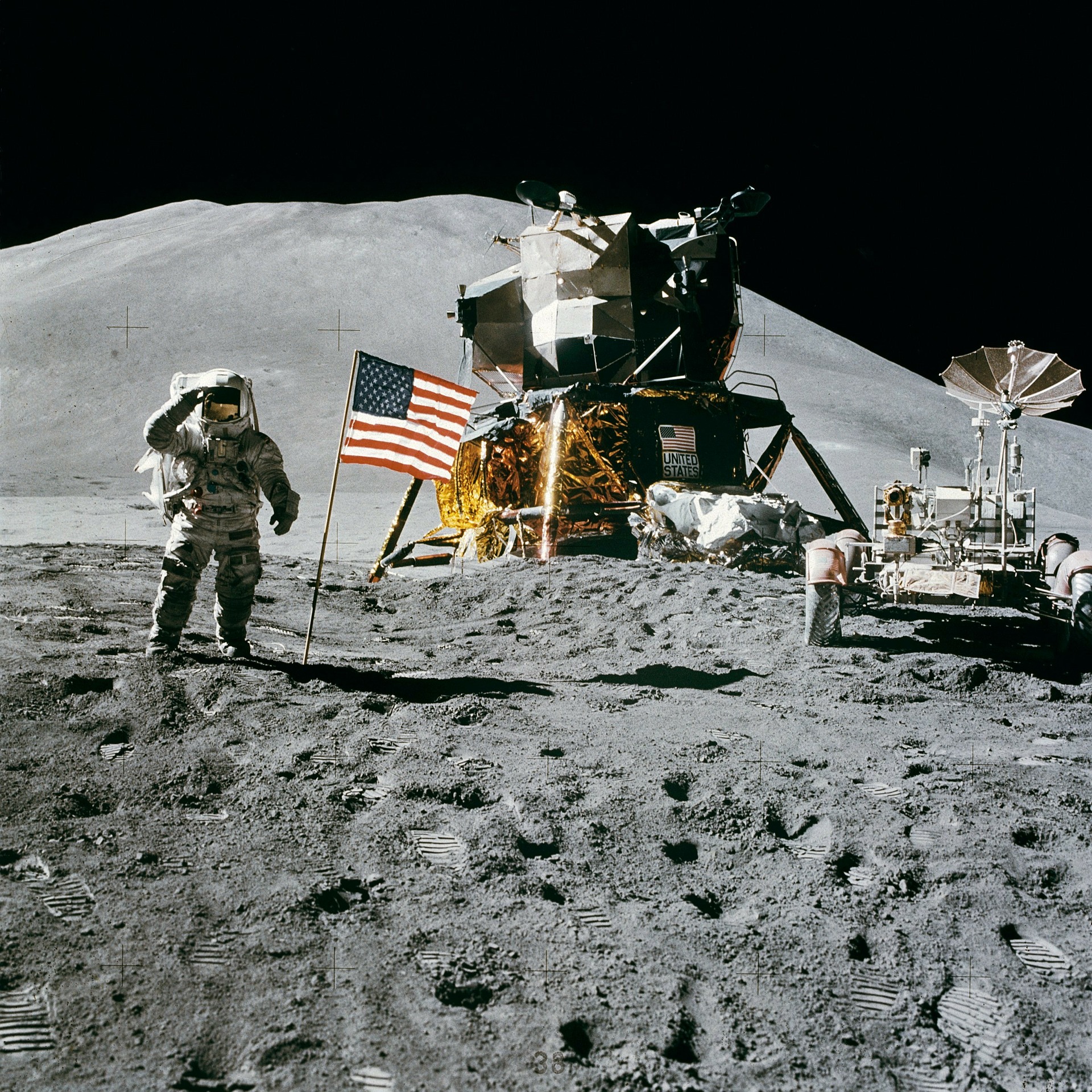 Nova missão da NASA planeja levar primeira mulher à Lua em 2024