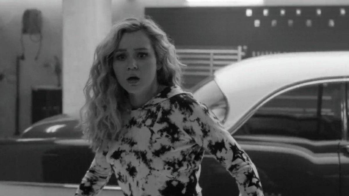 Stargirl é transportada para a Terra das Sombras em teaser da segunda temporada