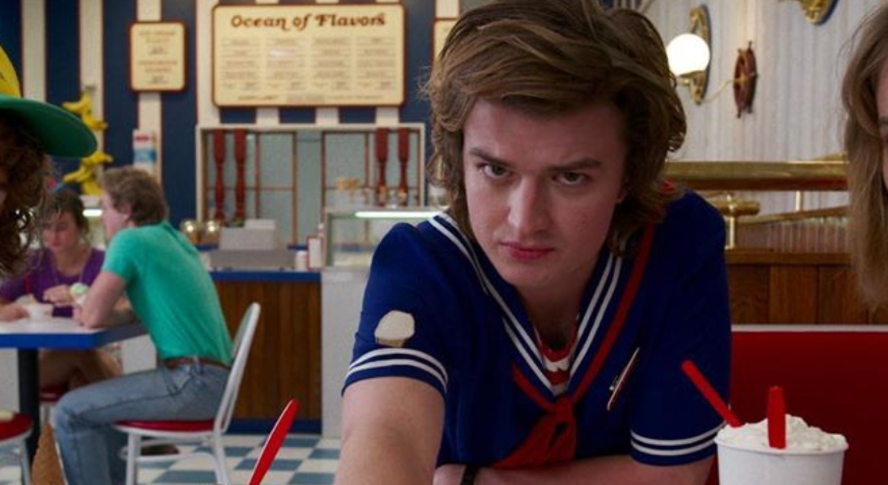 Depois de susto nos fãs, cabelo de Joe Keery, de Stranger Things, volta ao normal