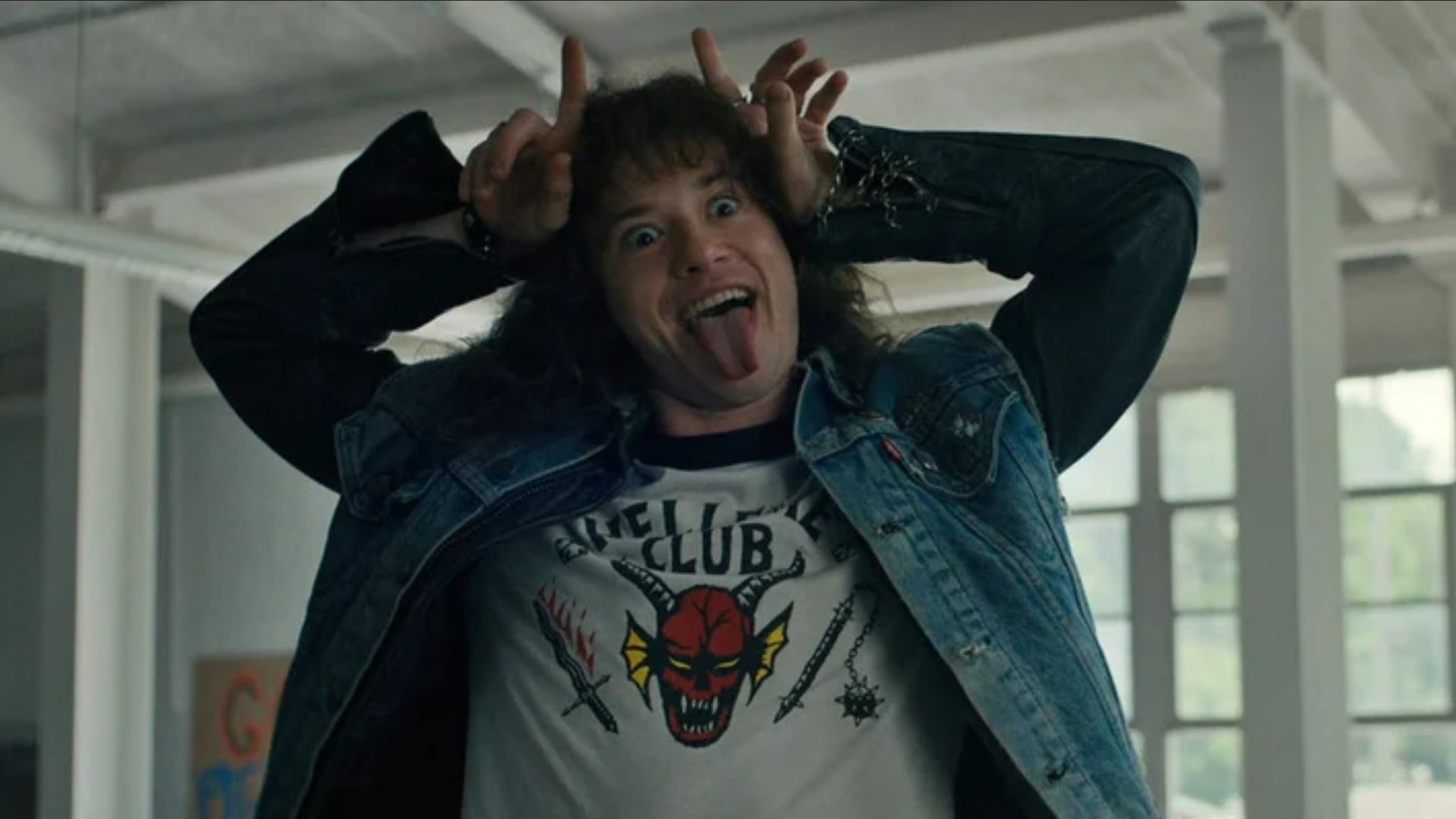 “Stranger Things”: Vídeo de bastidores mostra ator se transformando em Eddie; confira
