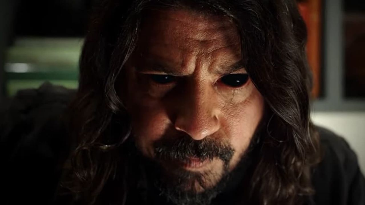 Dave Grohl surge assustador em trailer de “Studio 666”, filme de terror do Foo Fighters; assista