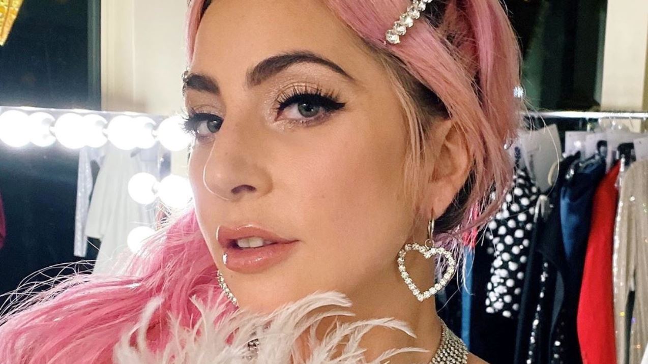 Lady Gaga anuncia lançamento oficial do single Stupid Love
