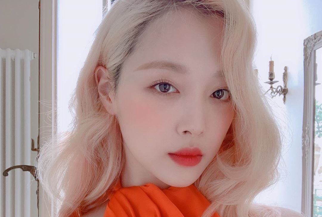Após morte de Sulli, grupos de k-pop adiam agendas de divulgação