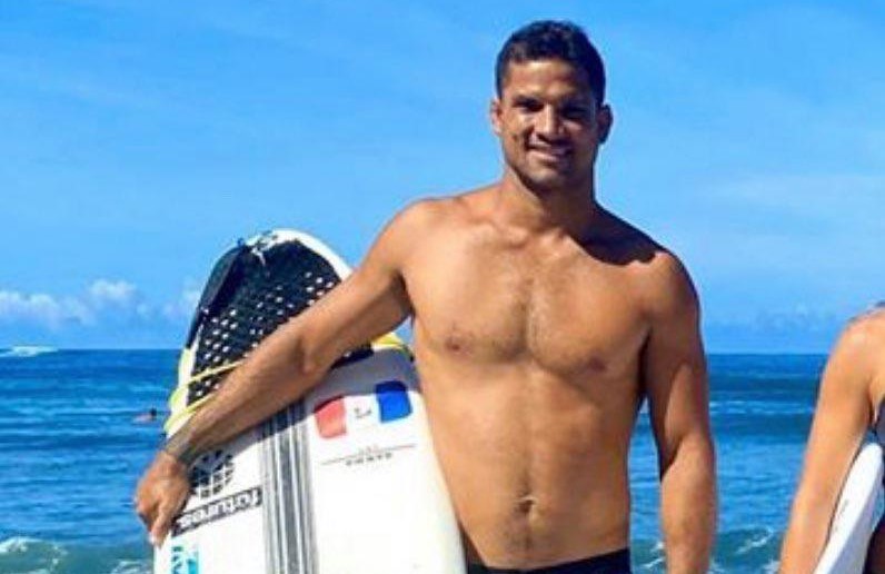 Surfista diz não ter mágoas após ter sofrido dois ataques de tubarão: “O oceano é deles”