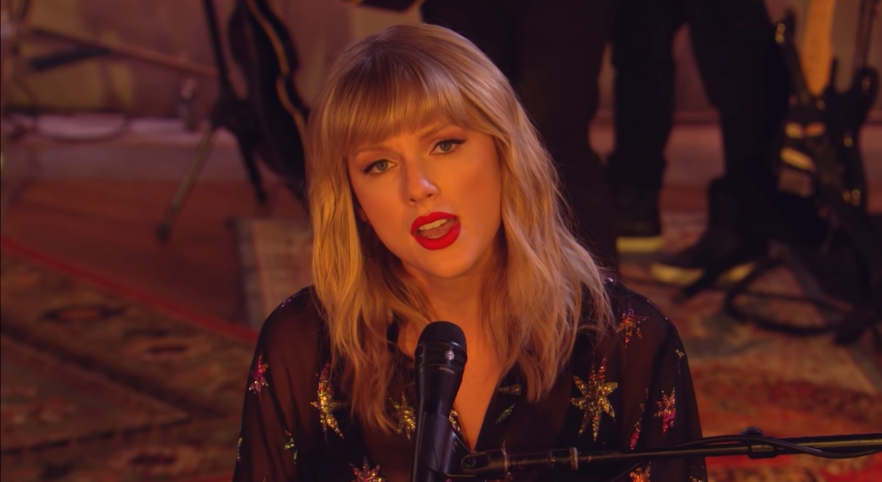 Taylor Swift apresenta versão acústica de músicas novas no Live Lounge da BBC
