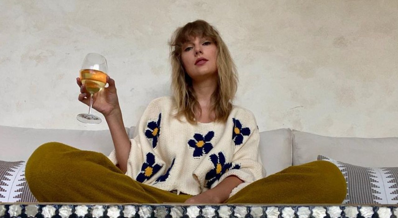 Taylor Swift divulga regravação de “Love Story” após polêmica com Scooter Braun