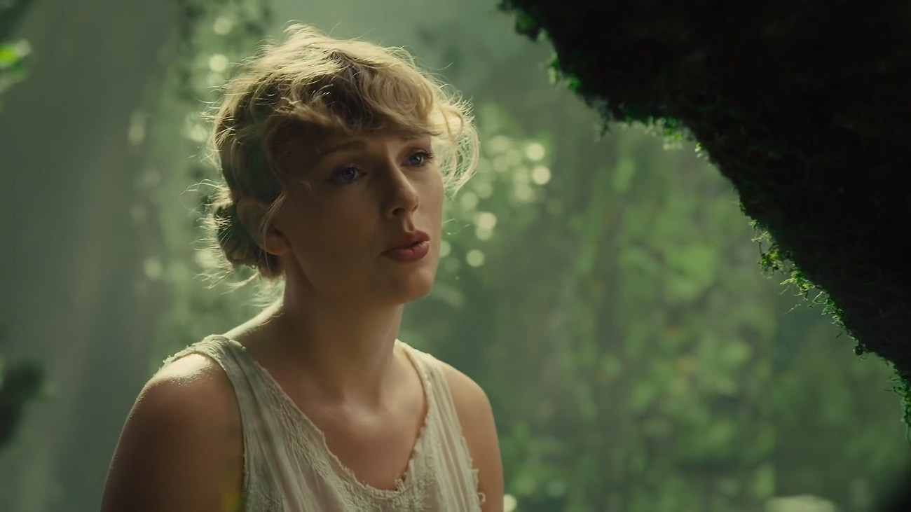 Taylor Swift se iguala a Whitney Houston ao bater recorde na Billboard; saiba mais