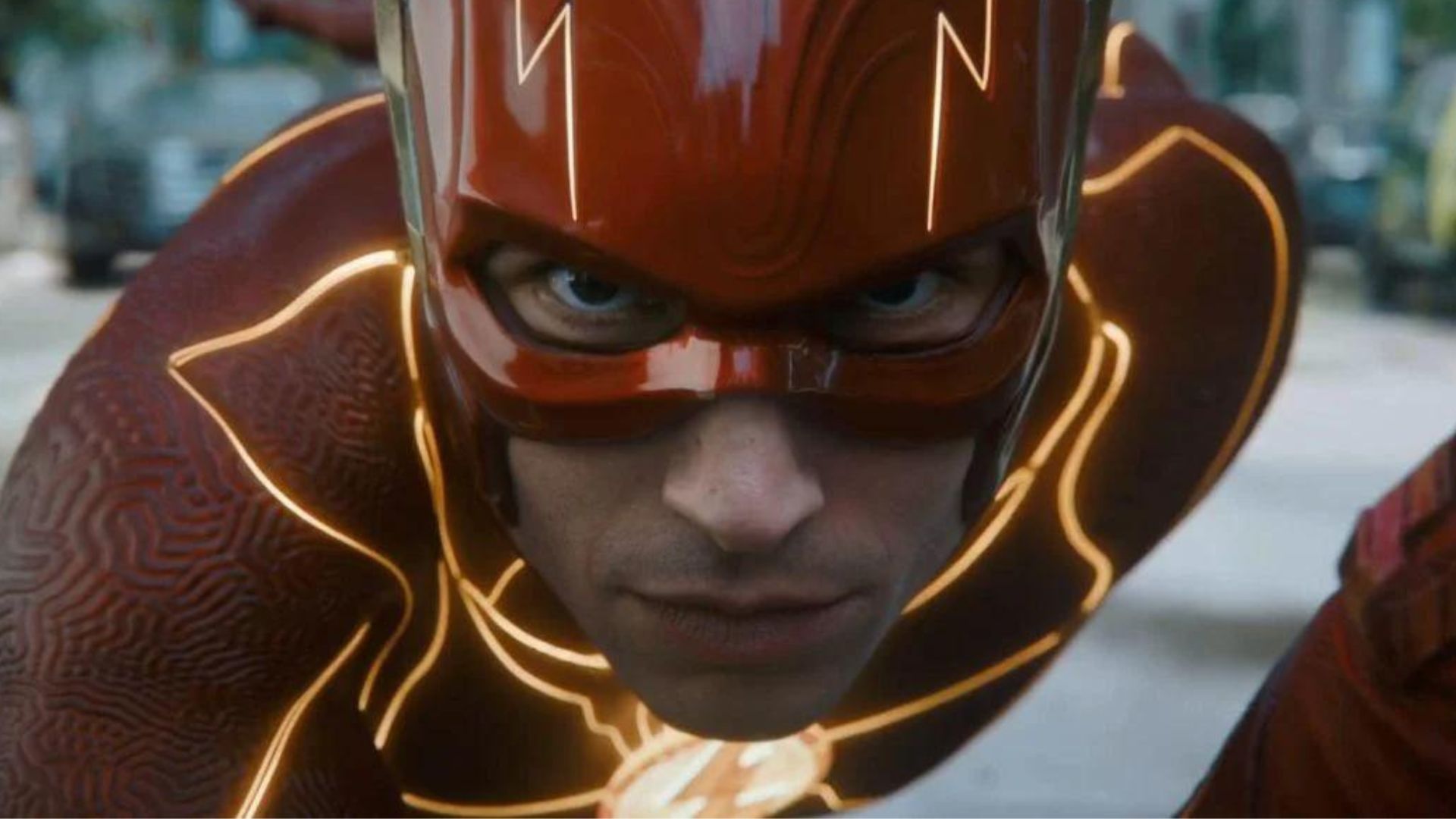 “The Flash”: Filme ganha pôster oficial com o super-herói dentro da batcaverna