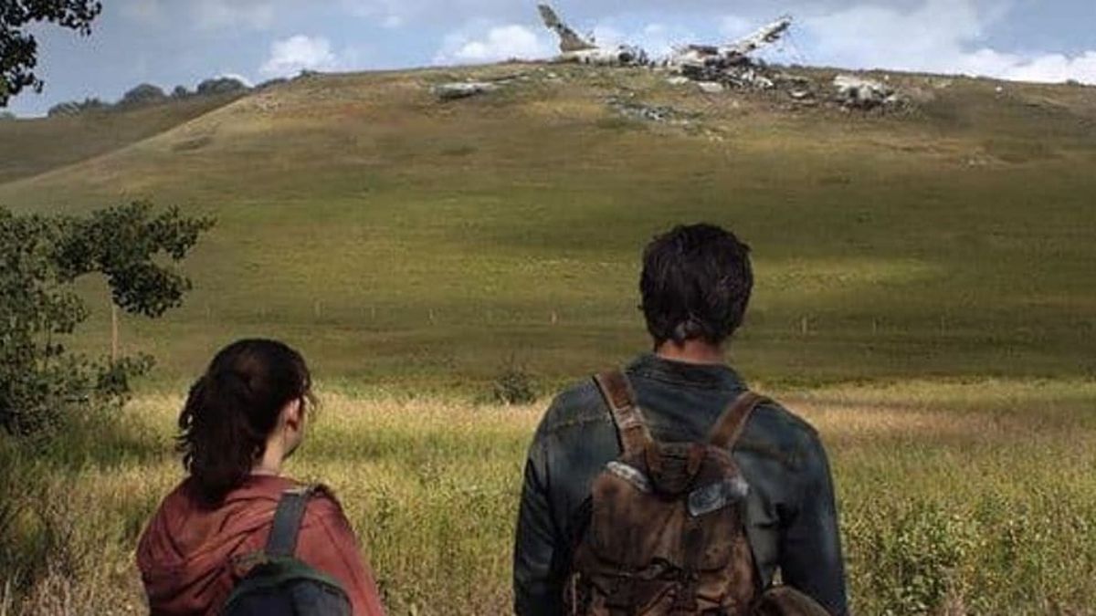 “The Last of Us” tem foto dos bastidores vazadas revelando figurino de Pedro Pascal