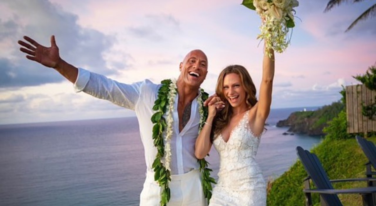 Ator Dwayne “The Rock” Johnson casa com Lauren Hashian em cerimônia secreta