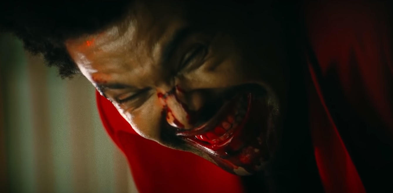 The Weeknd aparece todo ensanguentado no clipe de Blinding Lights; assista