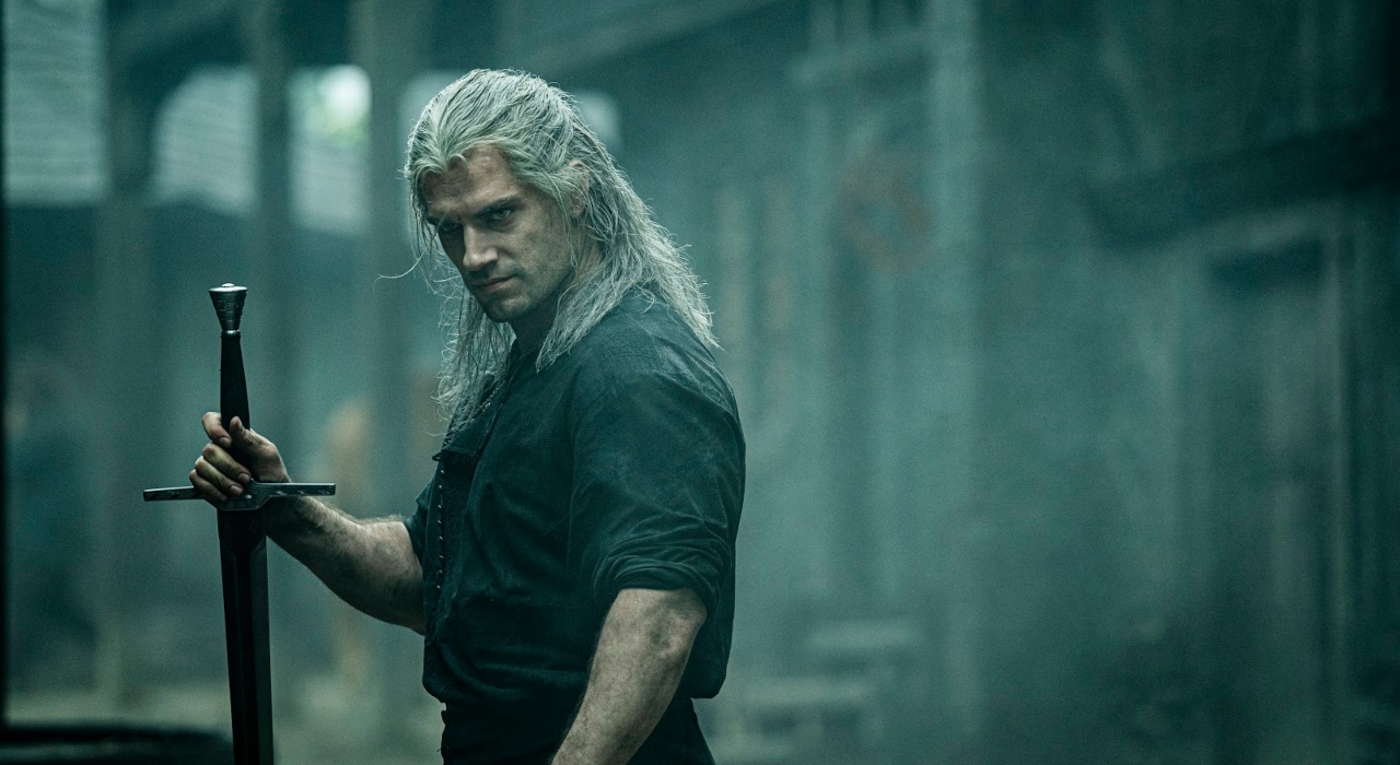 Henry Cavill enfrenta preconceitos da sociedade em novo trailer de The Witcher