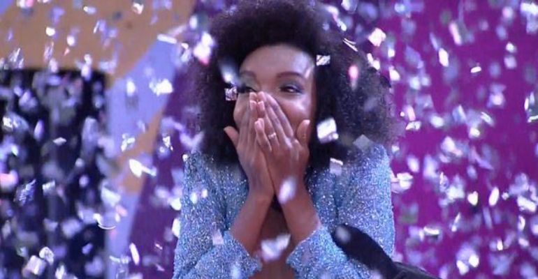 Famosos comemoram a vitória de Thelma Assis no BBB20