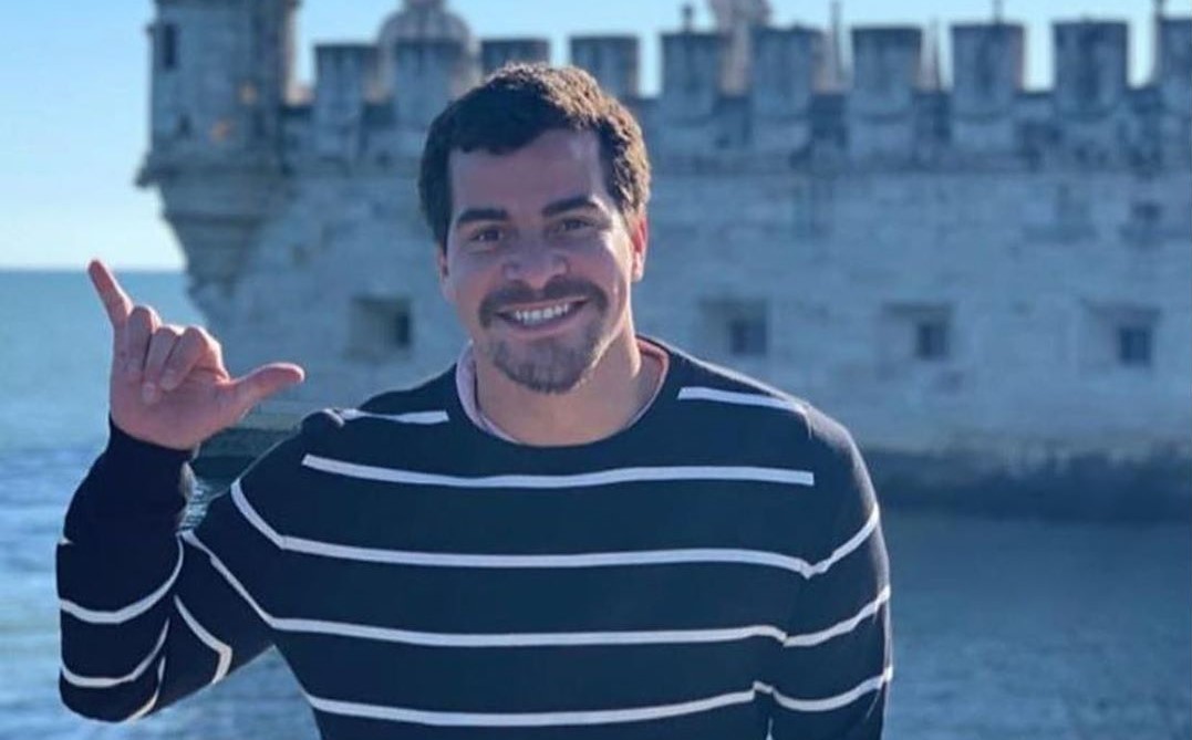 Thiago Martins dá festa em casa apesar de criticar bares lotados em meio à pandemia de coronavírus