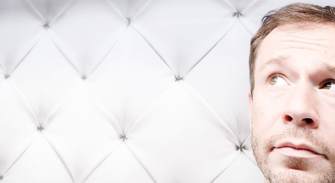BBB20: Tiago Leifert compartilha foto no Quarto Branco e dá “spoiler”