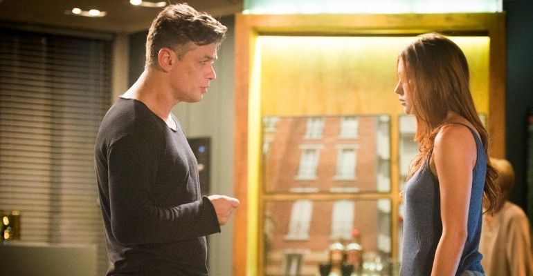 Totalmente Demais: Arthur flagra Eliza na cama com outro homem
