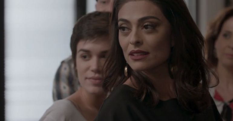 Totalmente Demais: Carolina fica chocada ao descobrir que perdeu cargo na revista para rival