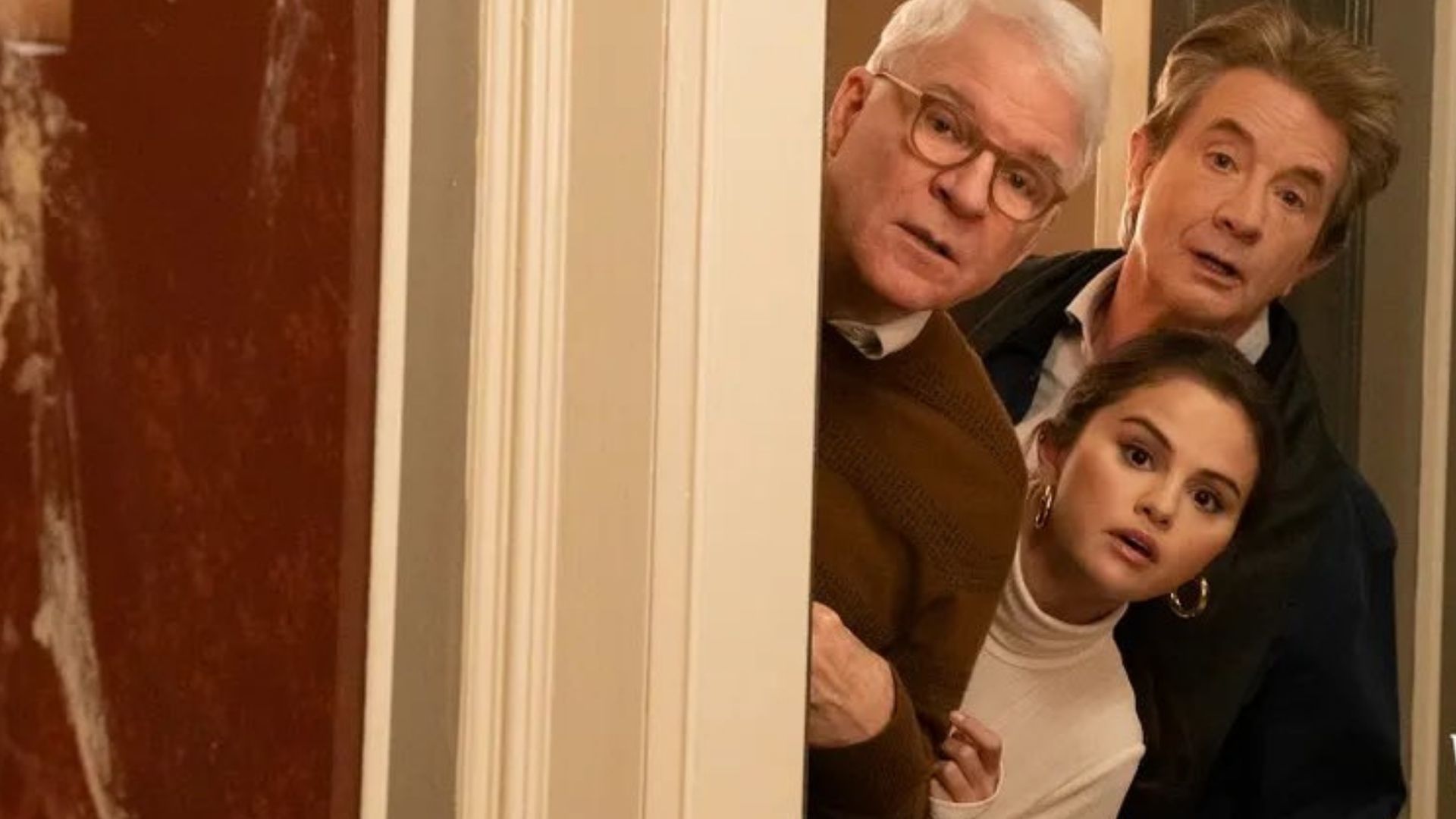 Trio de investigadores aparece na cadeia em novas imagens de “Only Murders in the Building”