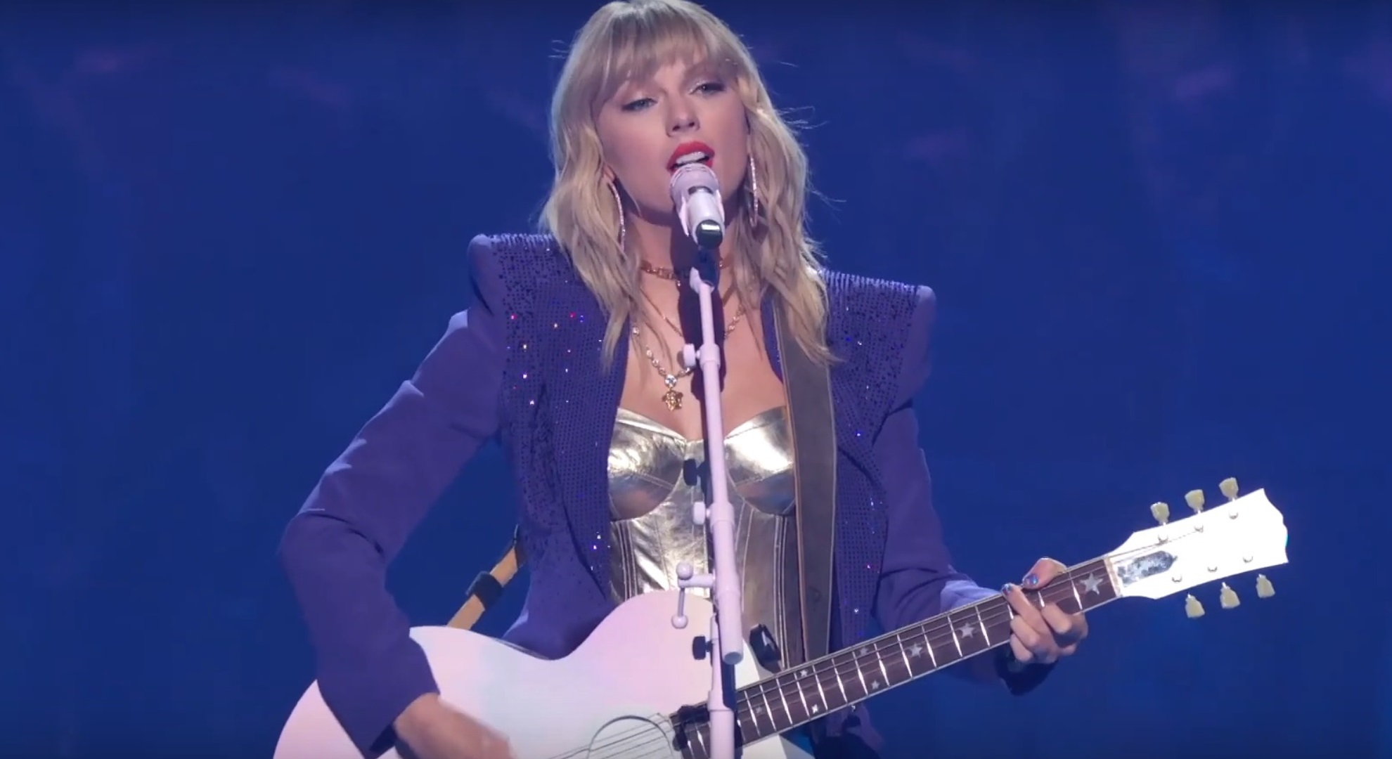 Taylor Swift abre o VMA 2019 com apresentação poderosa de singles do álbum Lover