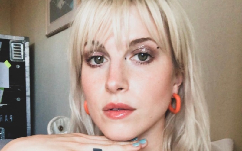 Ela está de volta! Hayley Williams anuncia música e projeto solo com vídeo misterioso