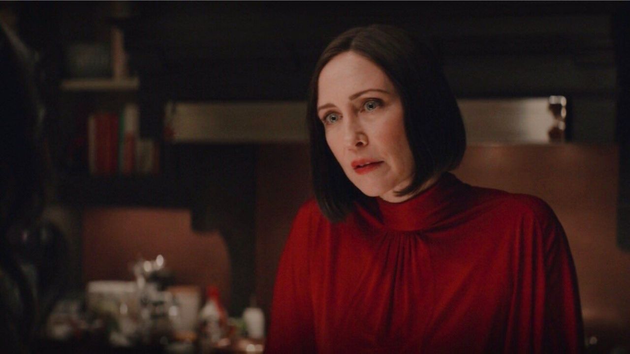 “Gavião Arqueiro”: Vera Farmiga revela que só assistiu a um filme do MCU antes da série