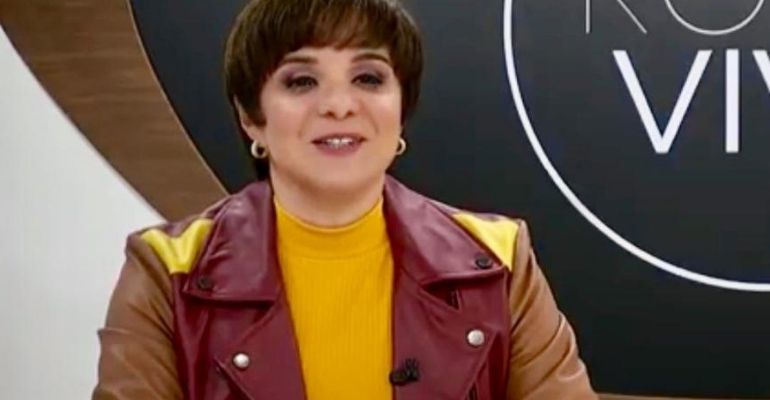 Vera Magalhães usa jaqueta diferentona no Roda Viva e é comparada a sanduíche do McDonald’s; entenda
