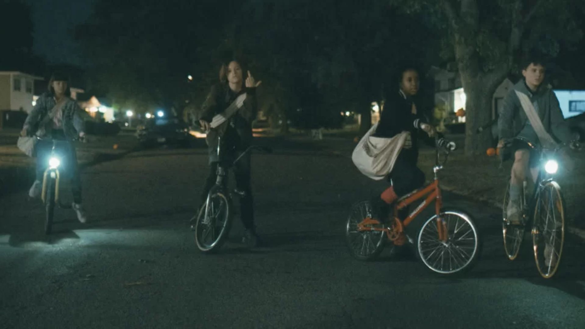 Viagem no tempo fica sinistra em novo teaser de “Paper Girls”; assista