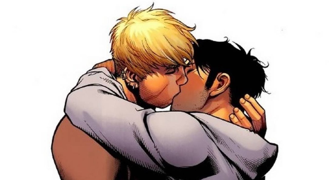 Após determinação de Crivella, livro de Vingadores com casal gay se esgota na Bienal do Livro