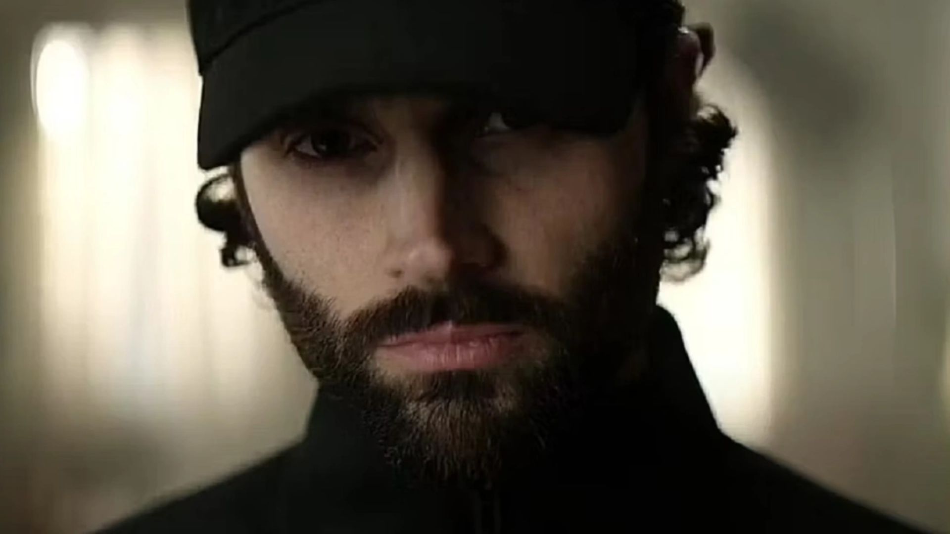 “Você”: Joe persegue nova vítima em trailer da 4ª temporada; assista