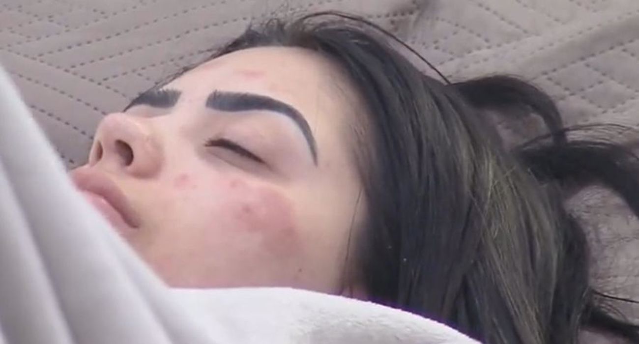 A Fazenda 12: Após reação alérgica, MC Mirella diz não se sentir bem sem maquiagem