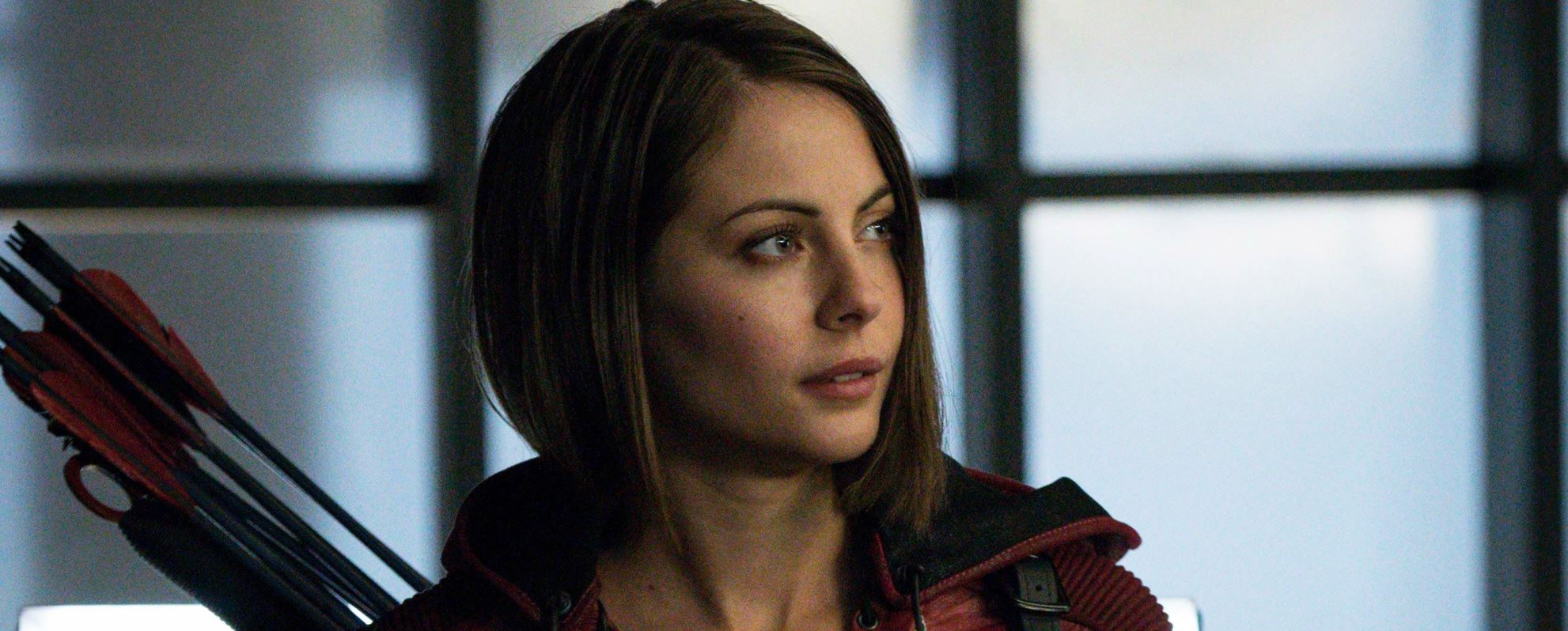 Última temporada de Arrow trará Willa Holland de volta ao elenco