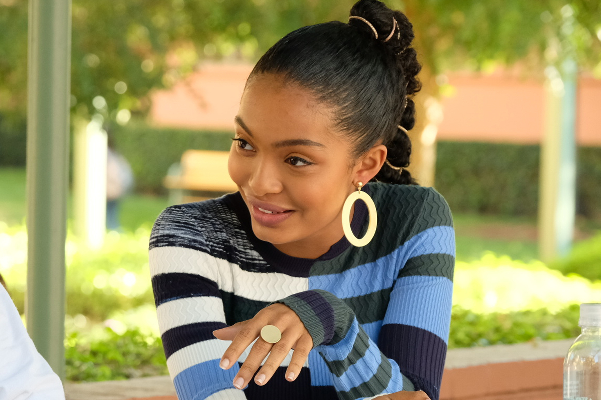Yara Shahidi, da série “Grown-ish”, é escalada para viver Tinkerbell em live-action; saiba mais